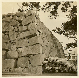 1827年に雷で石垣だけになった岸和田城